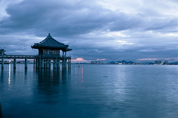 満月寺　浮卸堂